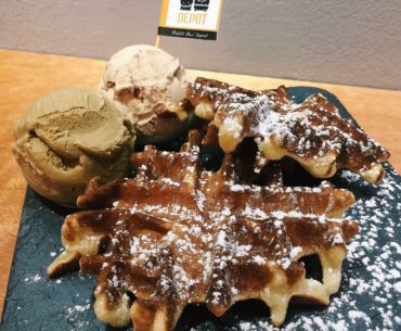Snowflake Waffle with Ice Cream - Rabbit Owl Depot
