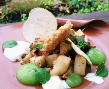 8 Spices Apple Crumble with Crème Anglaise - Open Farm Community