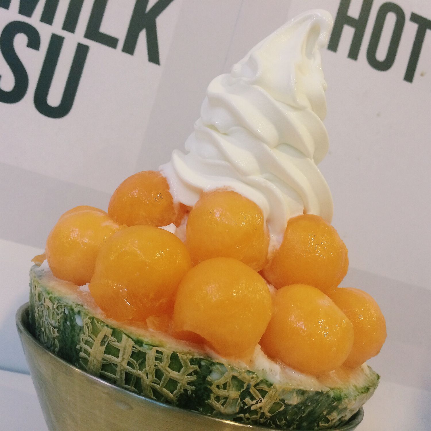 Melon Snow Milk Bingsu - Snowman Desserts