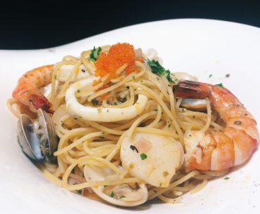 Seafood Aglio Olio - KINS Restaurant