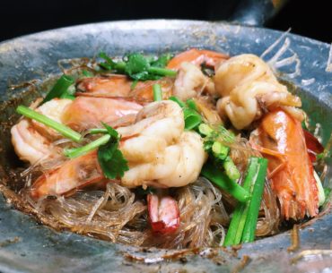 Baked Prawns in Claypot - Rochor Thai