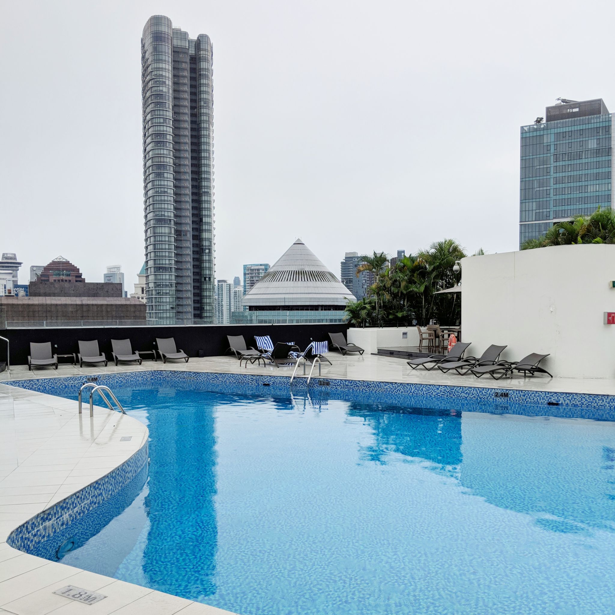 hilton singapore pool