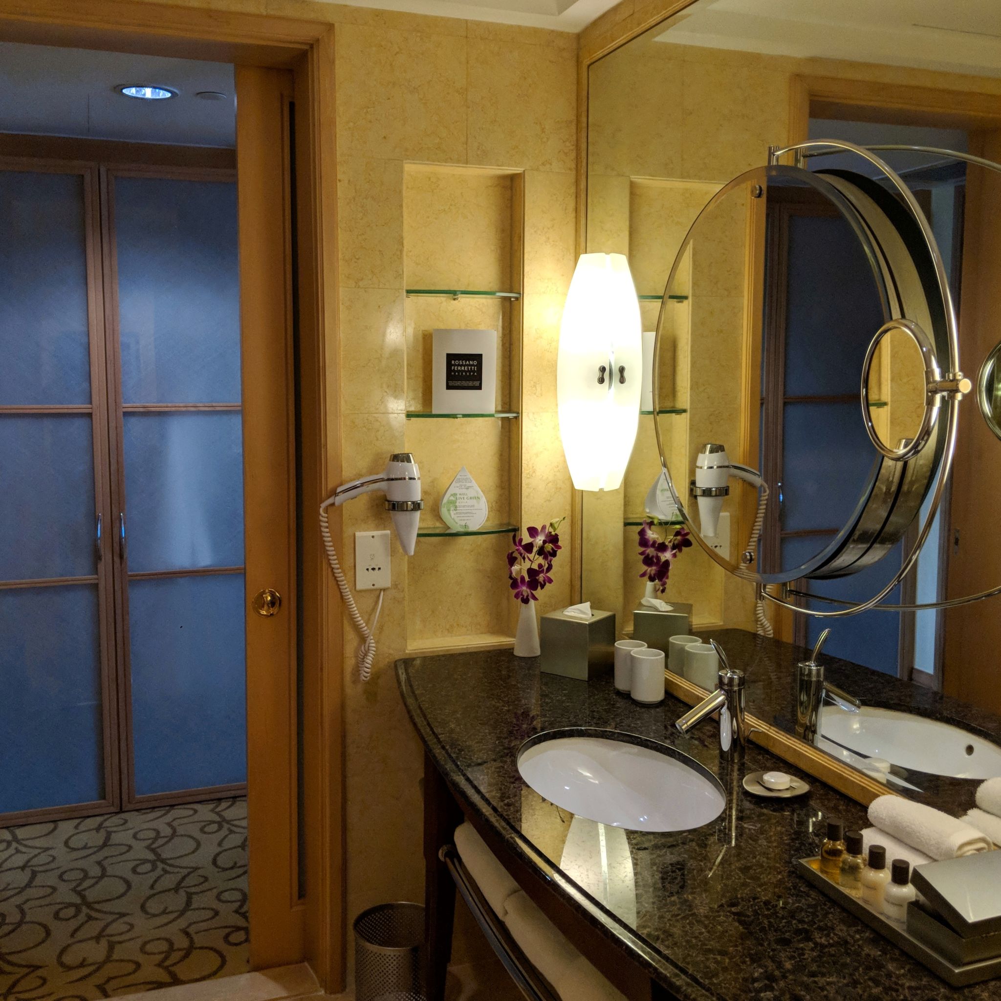 the fullerton hotel singapore Straits Club Premier Quay bathroom