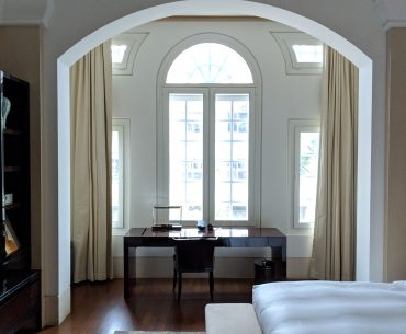 The Capitol Kempinski Hotel Singapore stamford suite bedroom