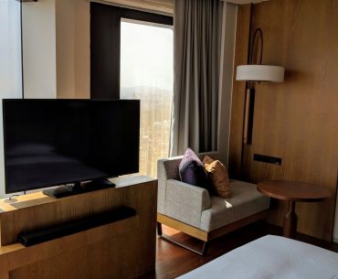 andaz singapore Andaz Large Suite King bedroom