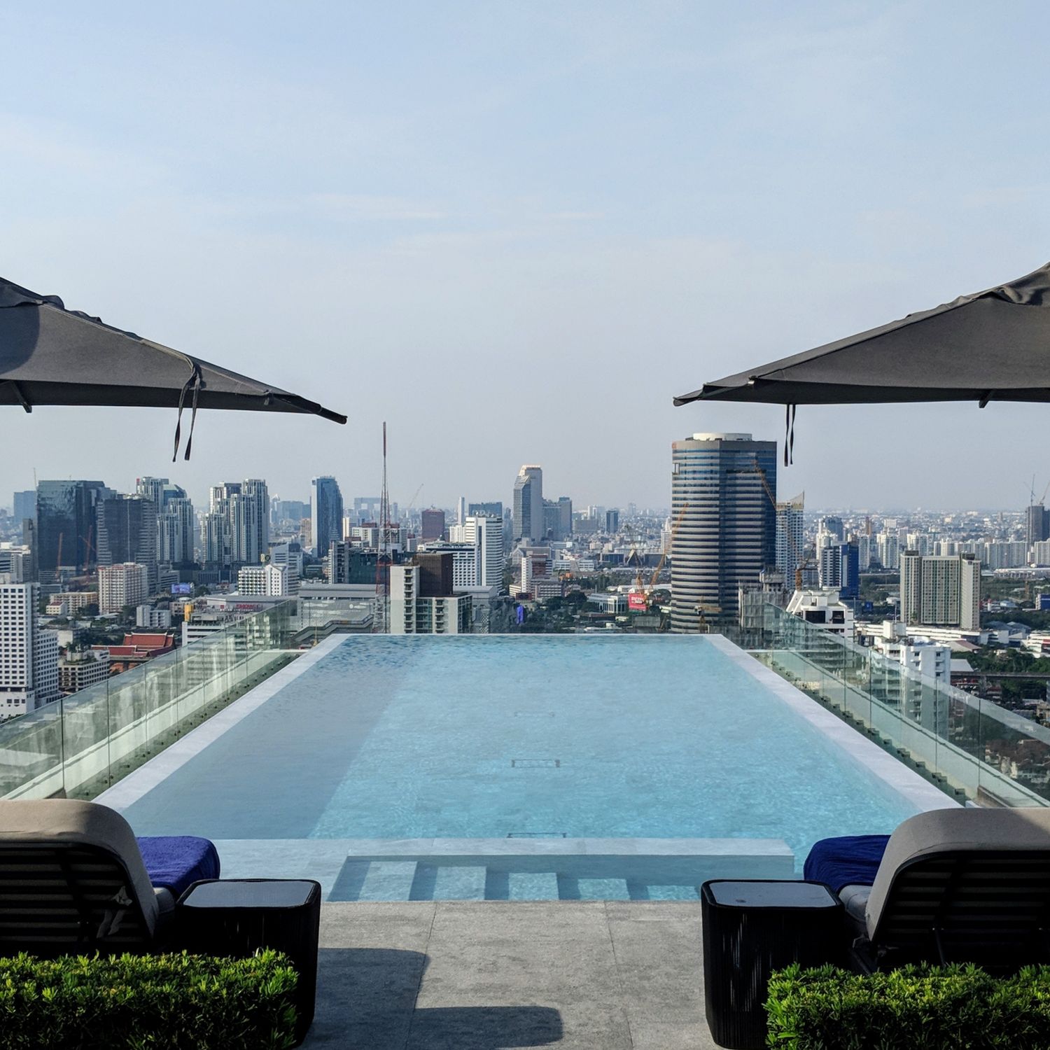 137 pillars hotel sukhumvit bangkok rooftop infinity pool