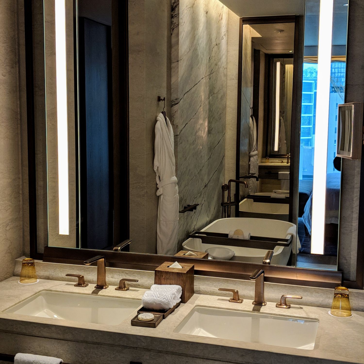 the st. regis hong kong grand deluxe room bathroom