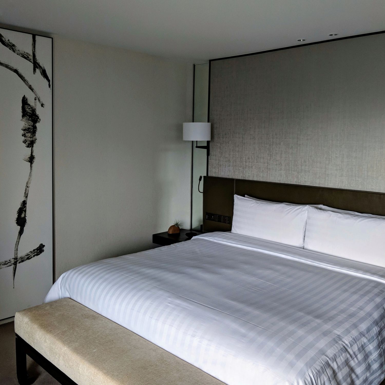 Shangri-La Hotel Singapore Horizon Club Junior Suite Bedroom