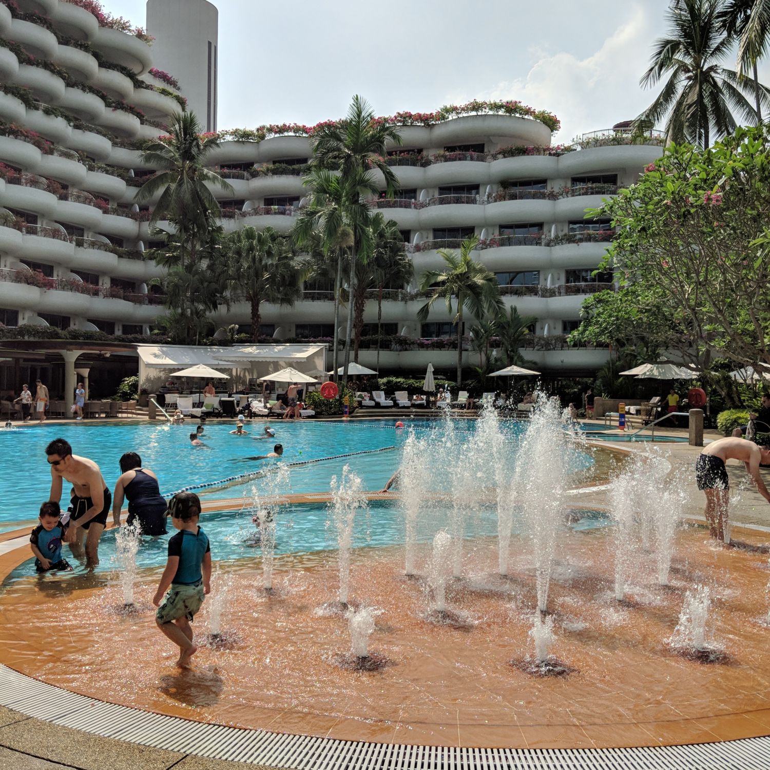 Shangri-La Hotel Singapore Swimming Pool