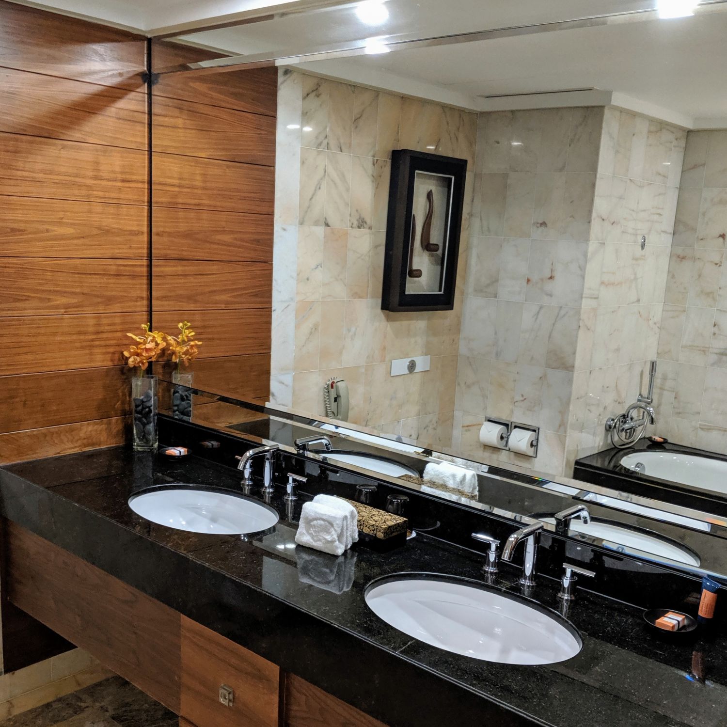 mandarin oriental singapore ocean grand room bathroom