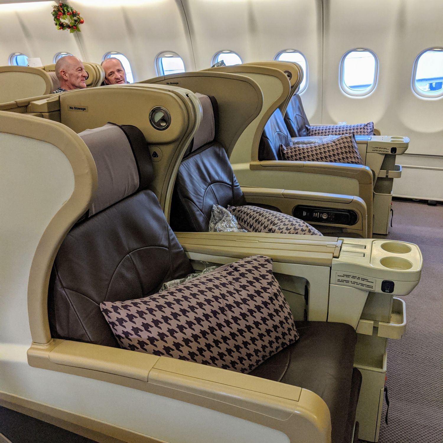 Regional Business Class on Singapore Airlines SQ998 Airbus A330-300 Row 11
