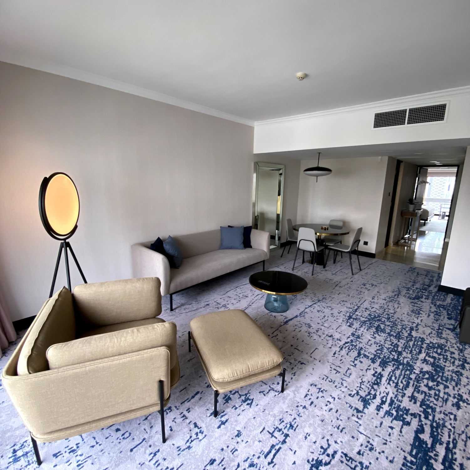 hilton singapore executive suite living room