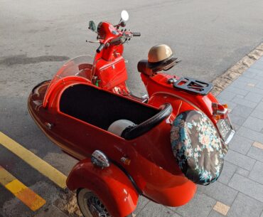 mandarin oriental singapore vintage vespa sidecar ride