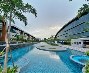 Dusit Thani Laguna Singapore Lap Pool