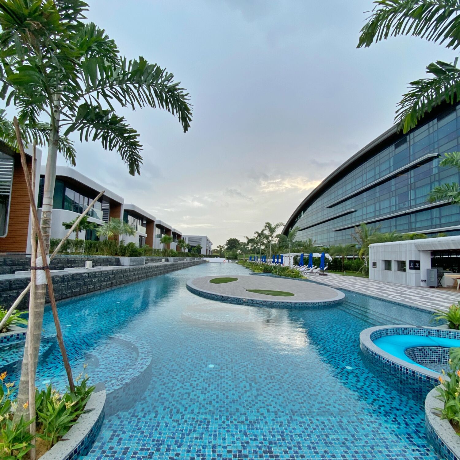 Dusit Thani Laguna Singapore Lap Pool