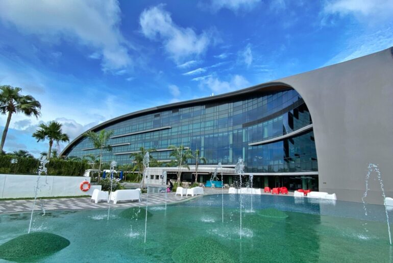 Hotel Review: Dusit Thani Laguna Singapore (Deluxe Laguna Pool View) – Escapist Luxury Urban Golf Resort Experience in Tanah Merah