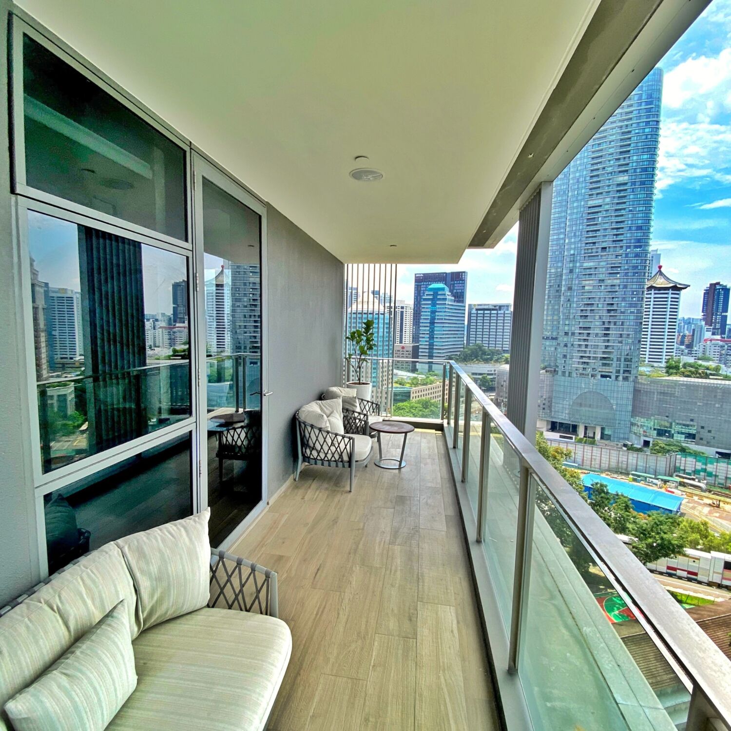 Fraser Residence Orchard Singapore One-Bedroom Executive Terrace Balcony