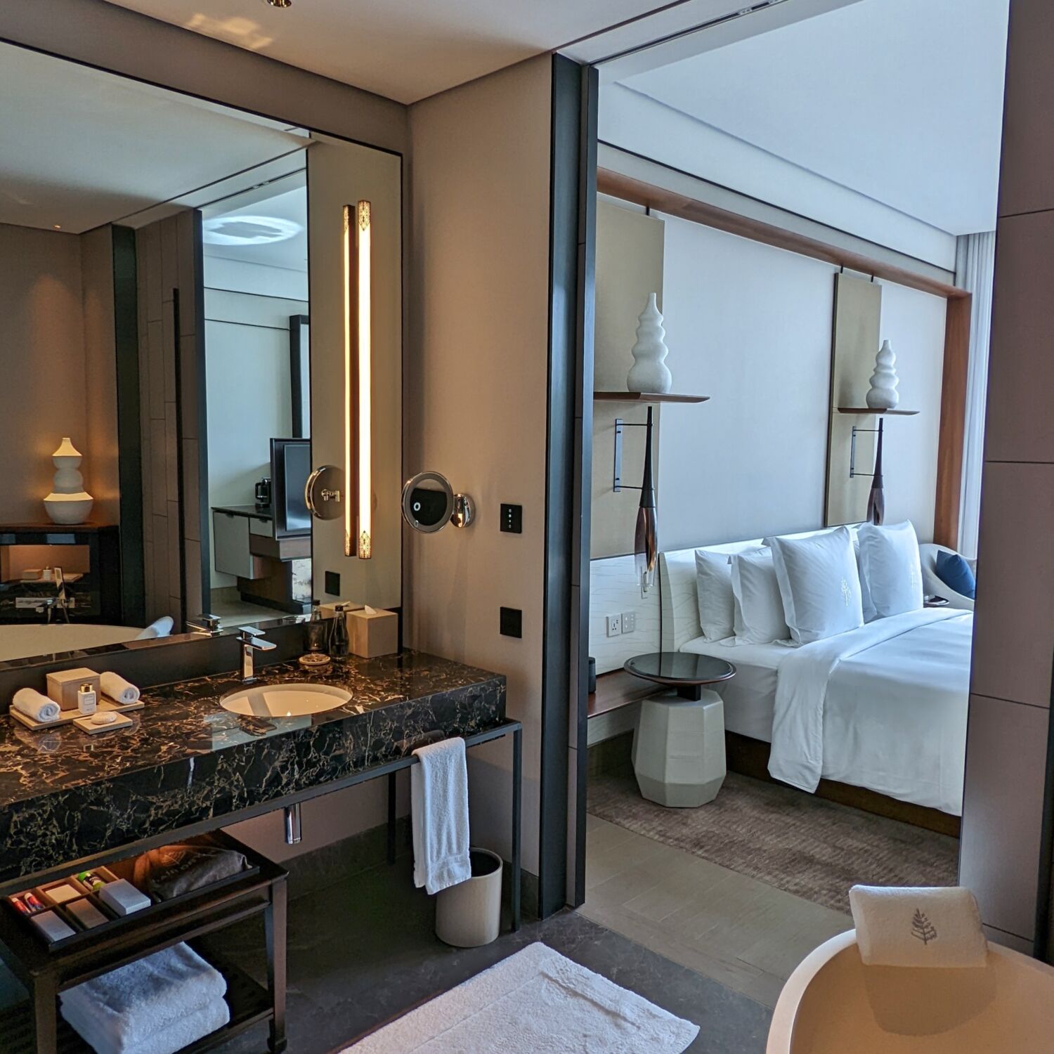 Four Seasons Hotel Bangkok at Chao Phraya River Premier River-View Room