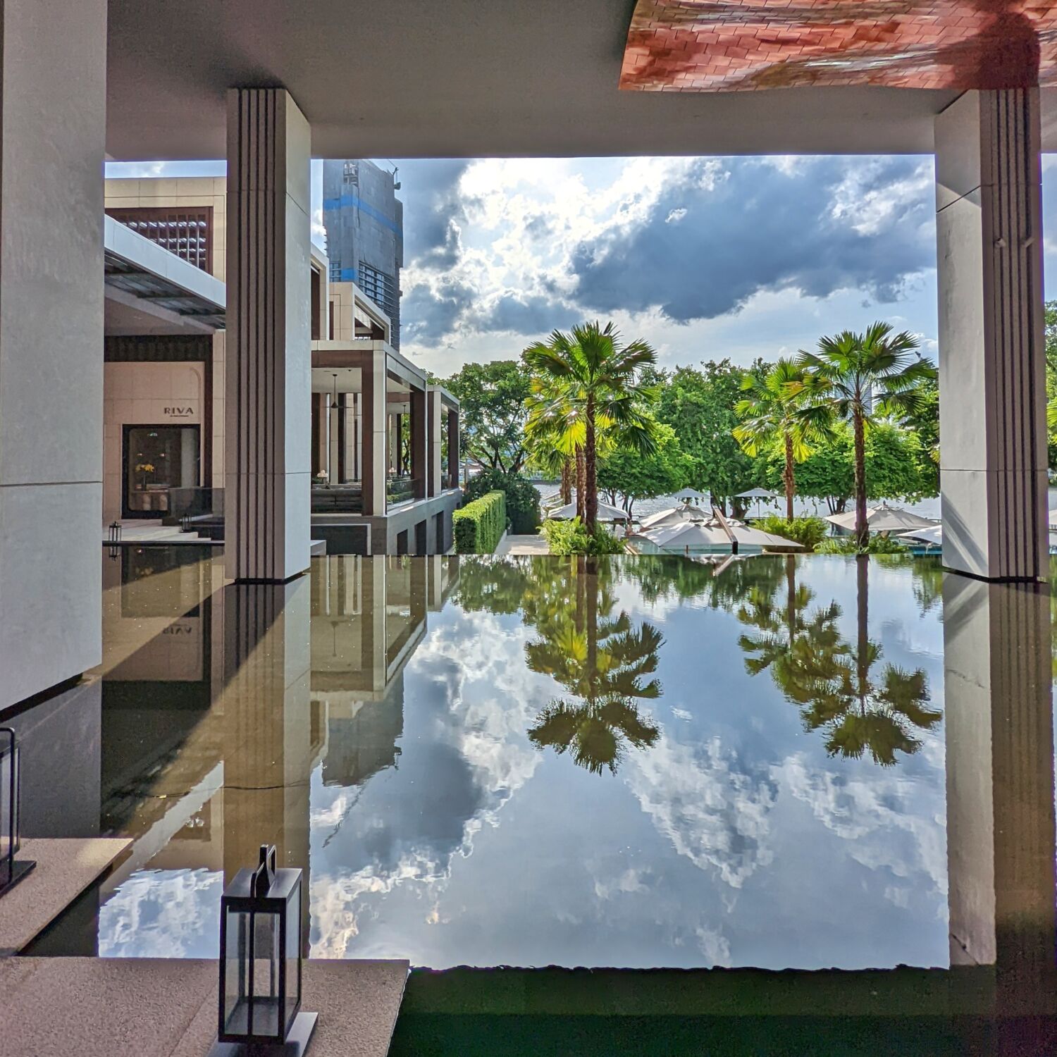 Four Seasons Hotel Bangkok at Chao Phraya River Courtyard