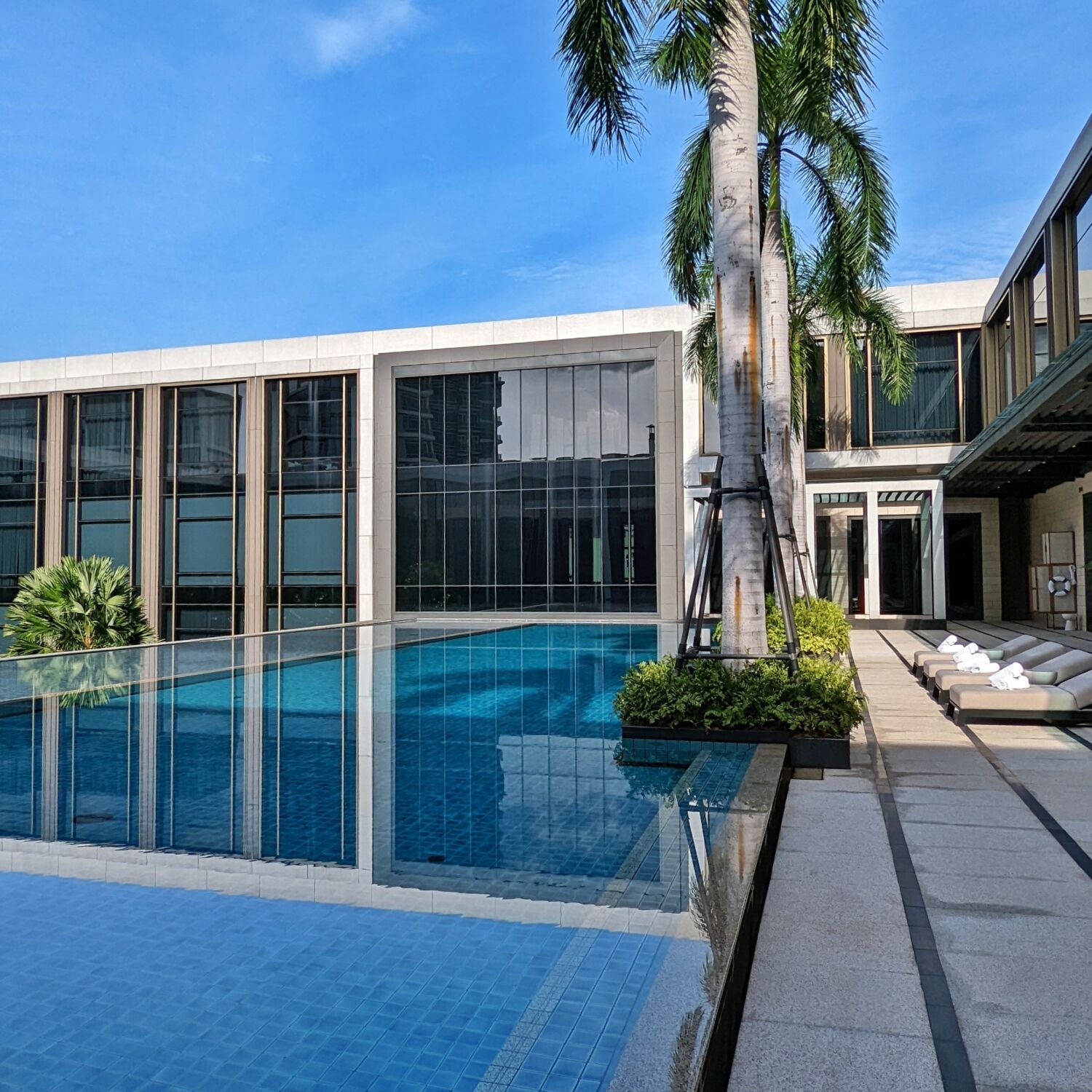 Four Seasons Hotel Bangkok at Chao Phraya River Lap Pool