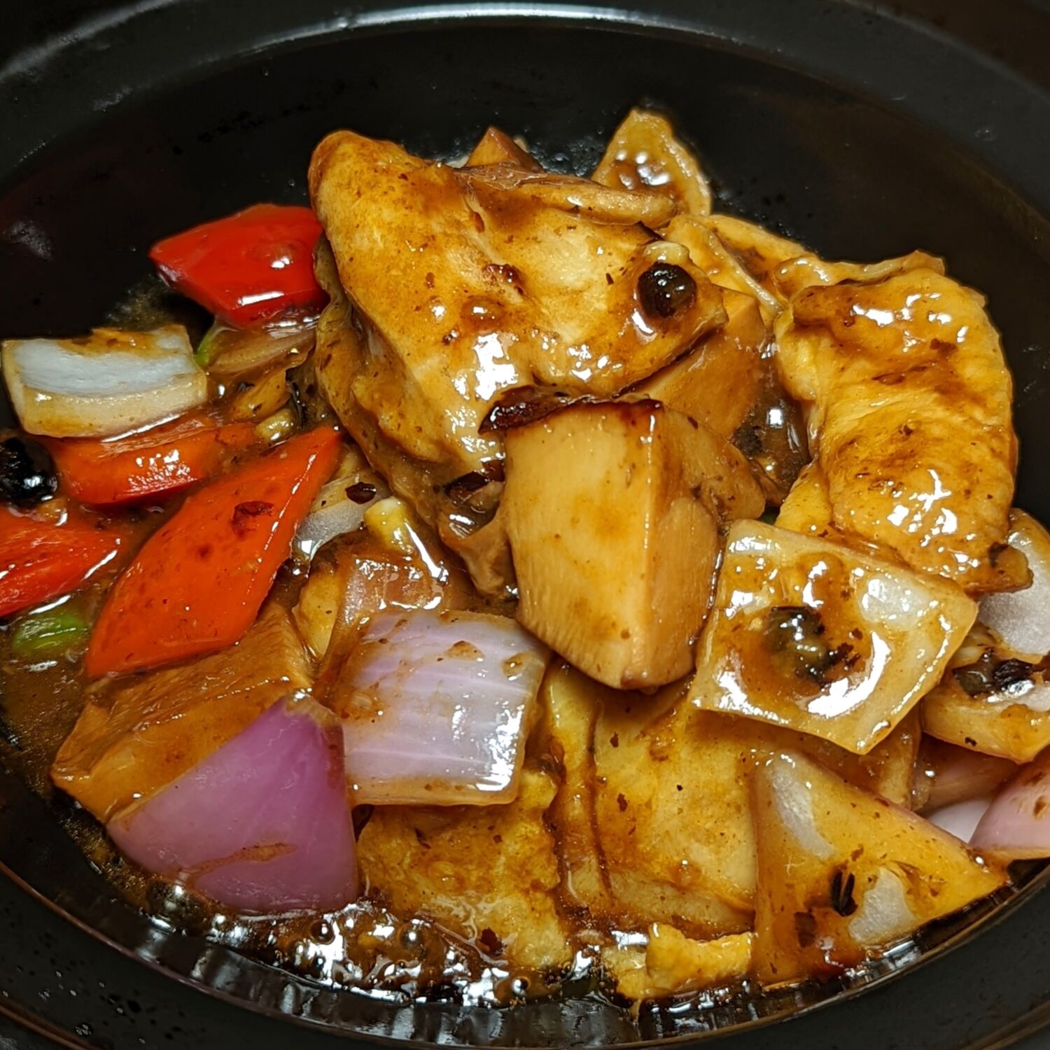 Singapore Marriott Tang Plaza Hotel Wan Hao Chinese Restaurant Stewed Abalone Cube with Chicken Fillet in Black Bean served in Stone Pot