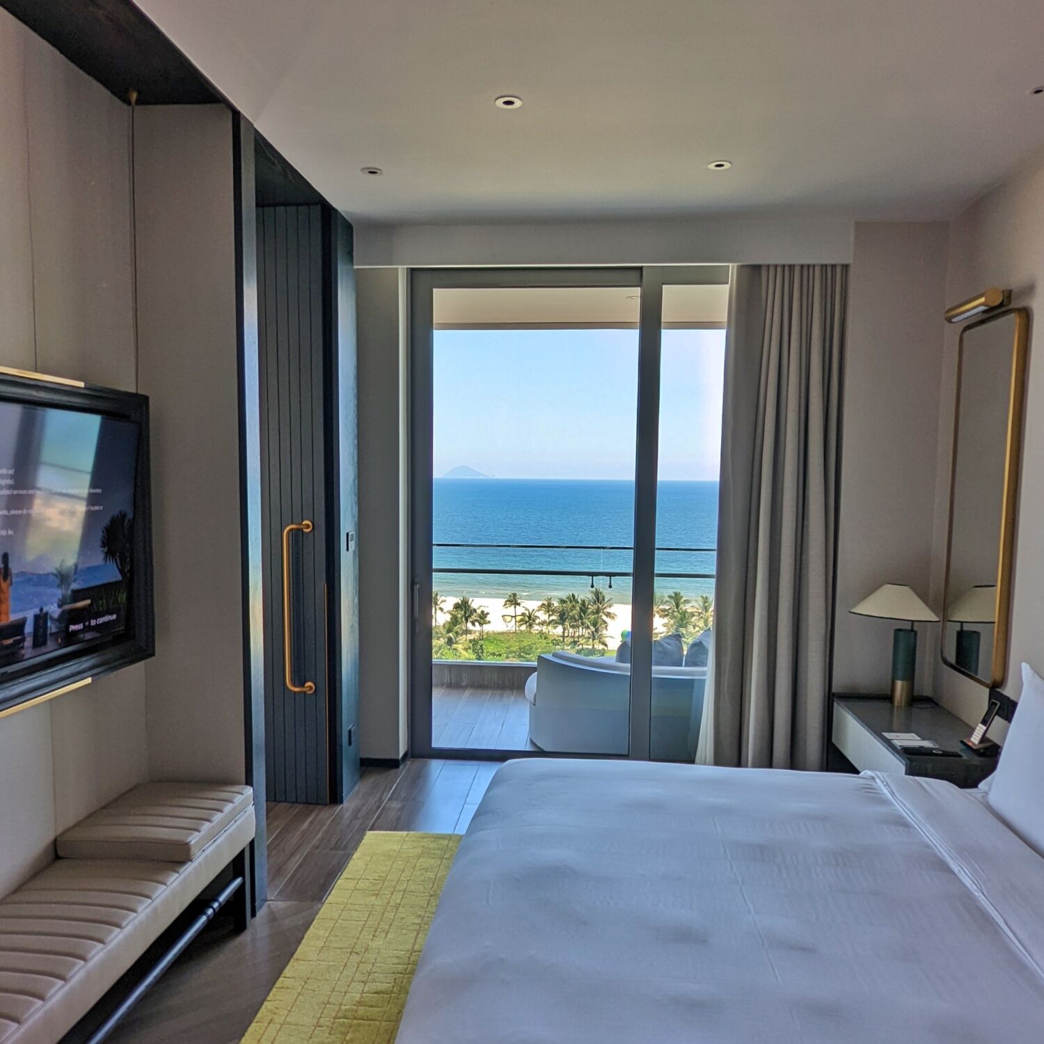 Hoiana Hotels & Suites Deluxe Ocean View Suite Bedroom