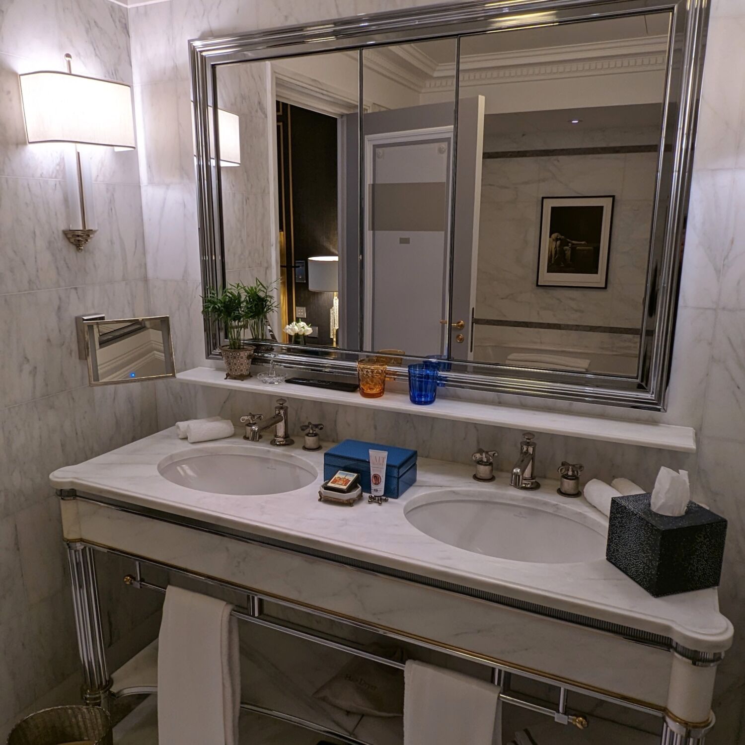 Hôtel de Crillon, A Rosewood Hotel Grand Deluxe Room Bathroom