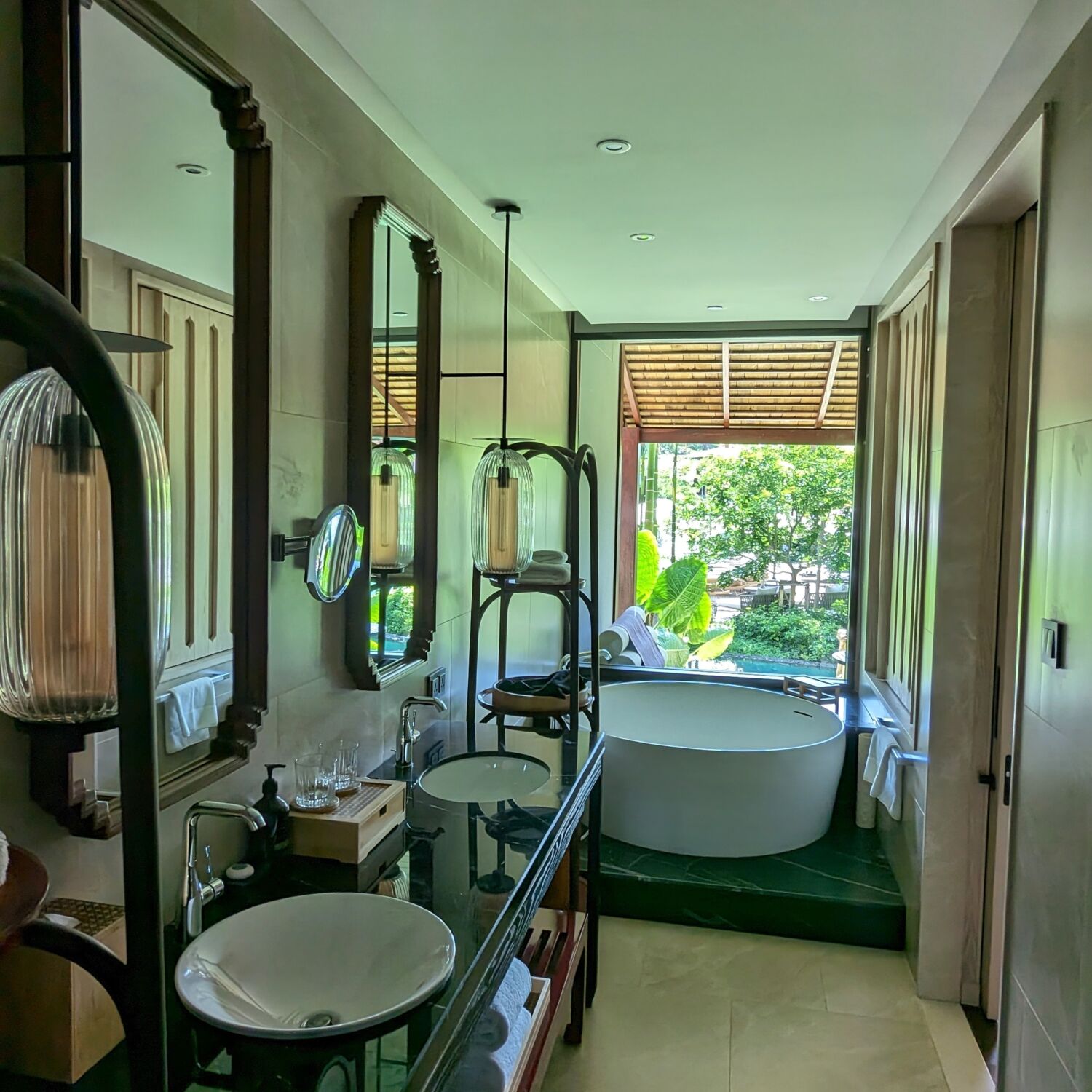Andaz Pattaya Jomtien Beach King Bed Lagoon Access Bathroom