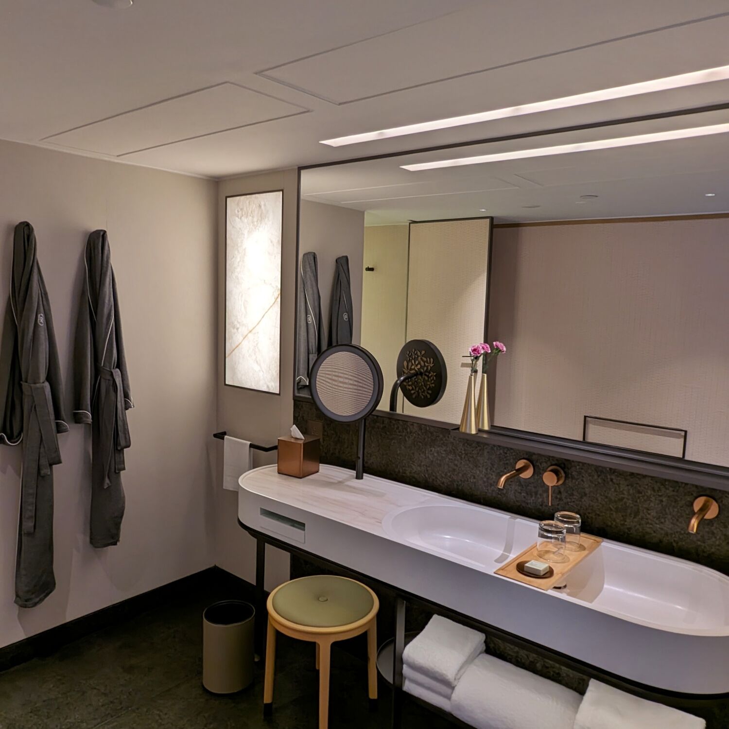 Regent Hong Kong Studio Suite, Harbourview Bathroom