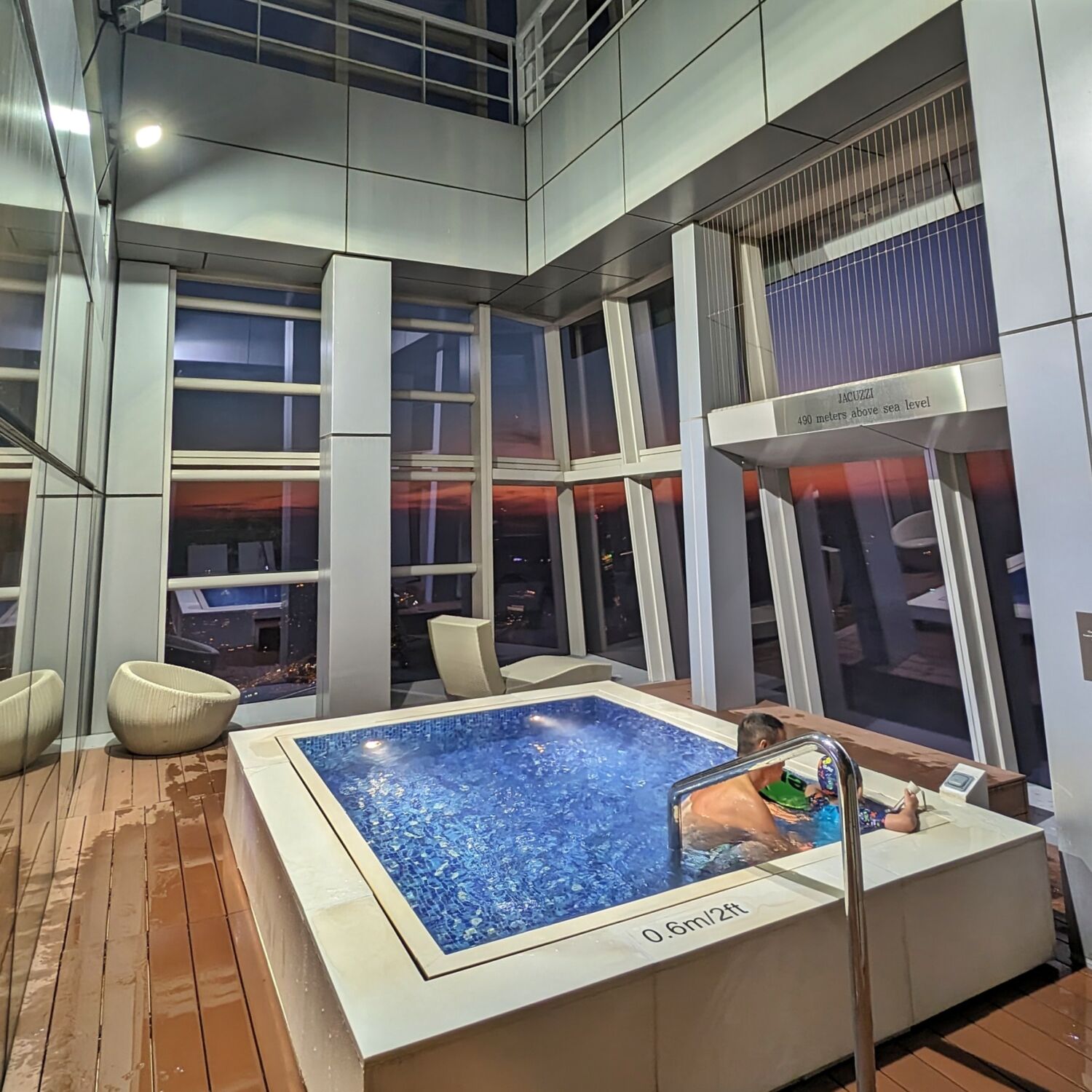 The Ritz-Carlton, Hong Kong Swimming Pool Outdoor Jacuzzi