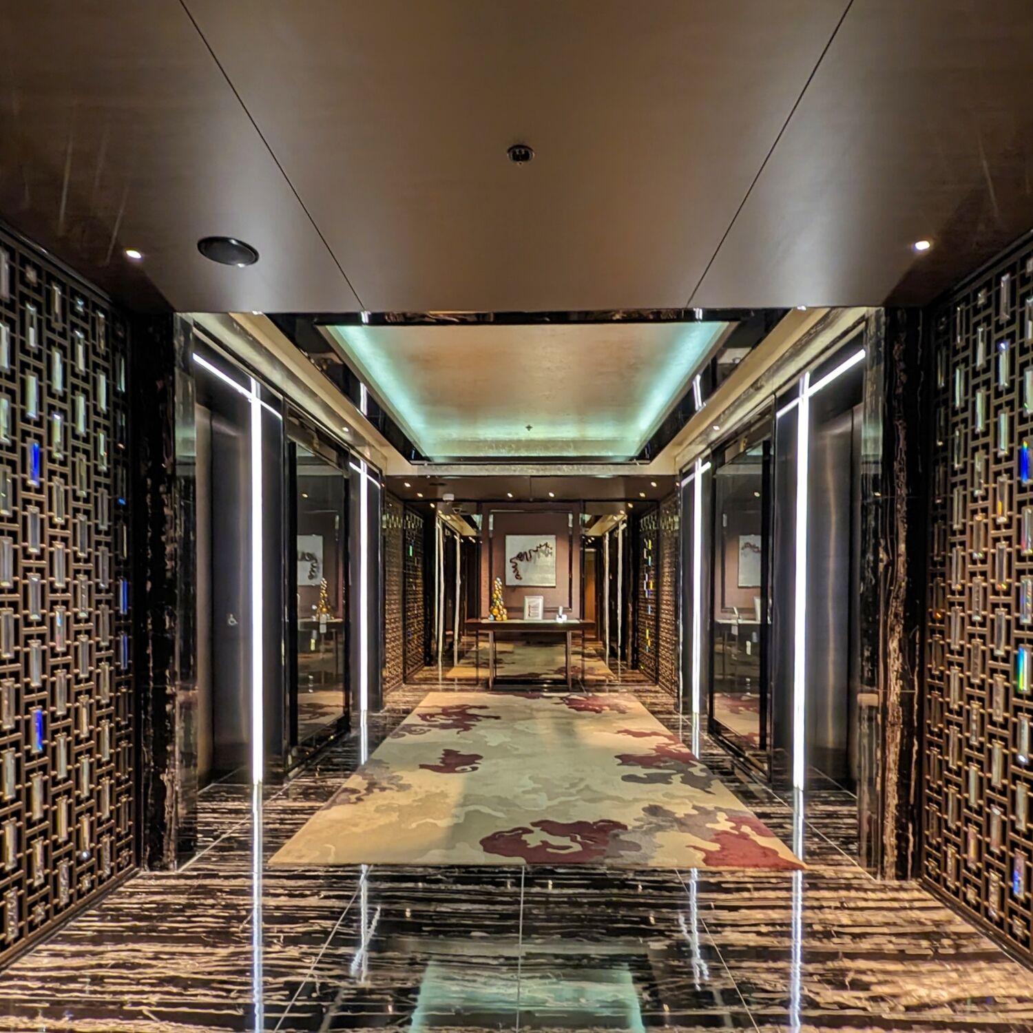 The Ritz-Carlton, Hong Kong Corridor
