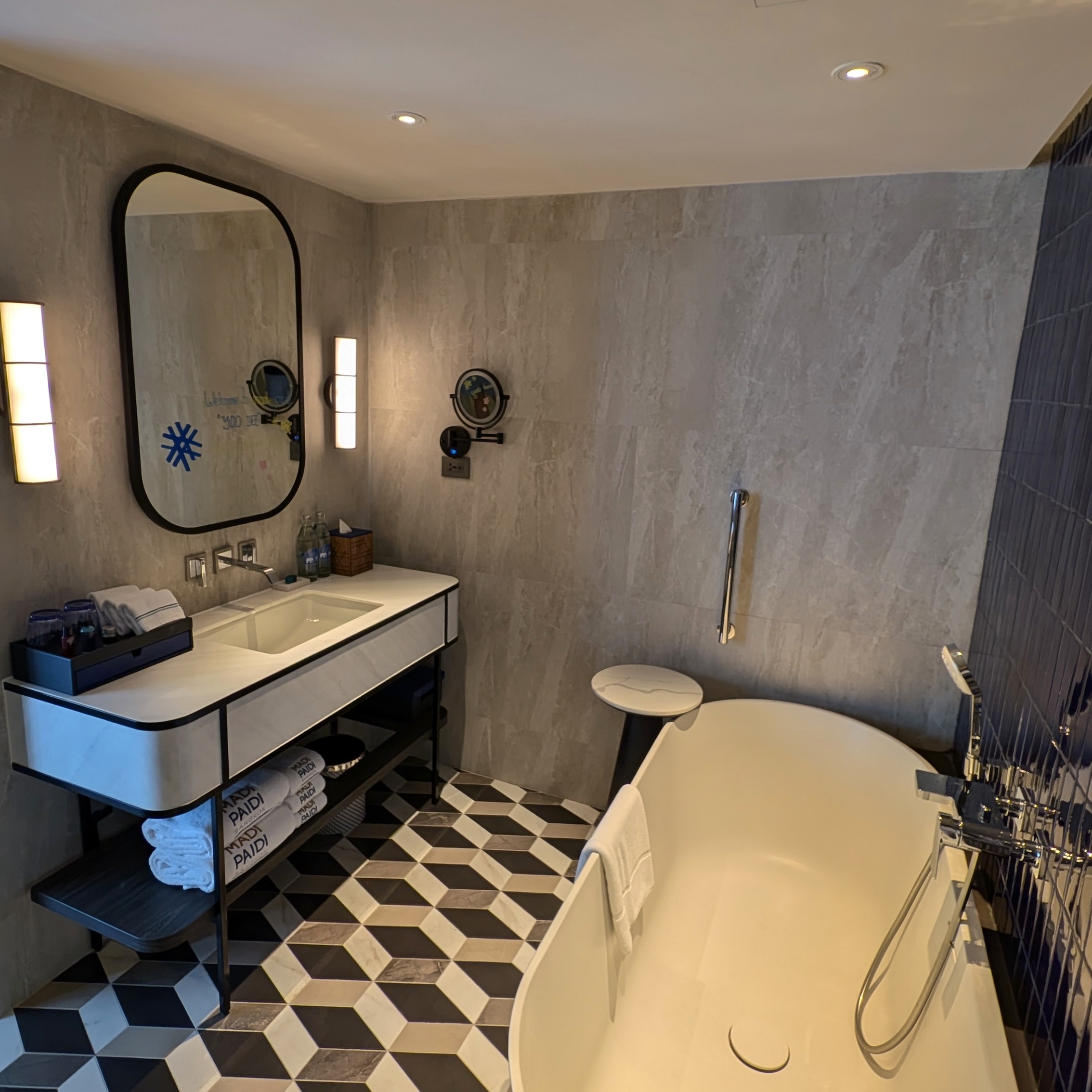 Madi Paidi Bangkok, Autograph Collection Sapphire Premium King Bathroom