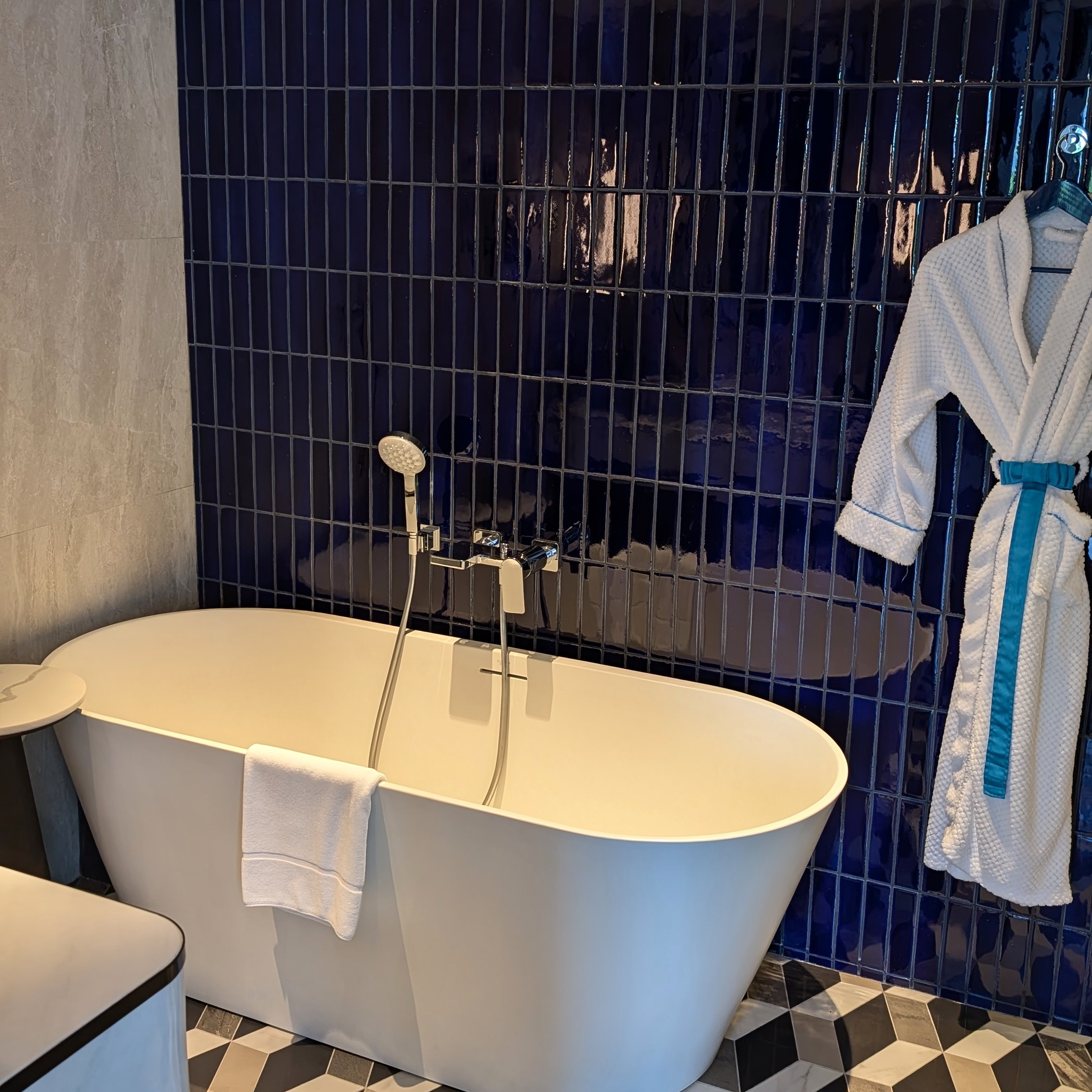 Madi Paidi Bangkok, Autograph Collection Sapphire Premium King Bathroom