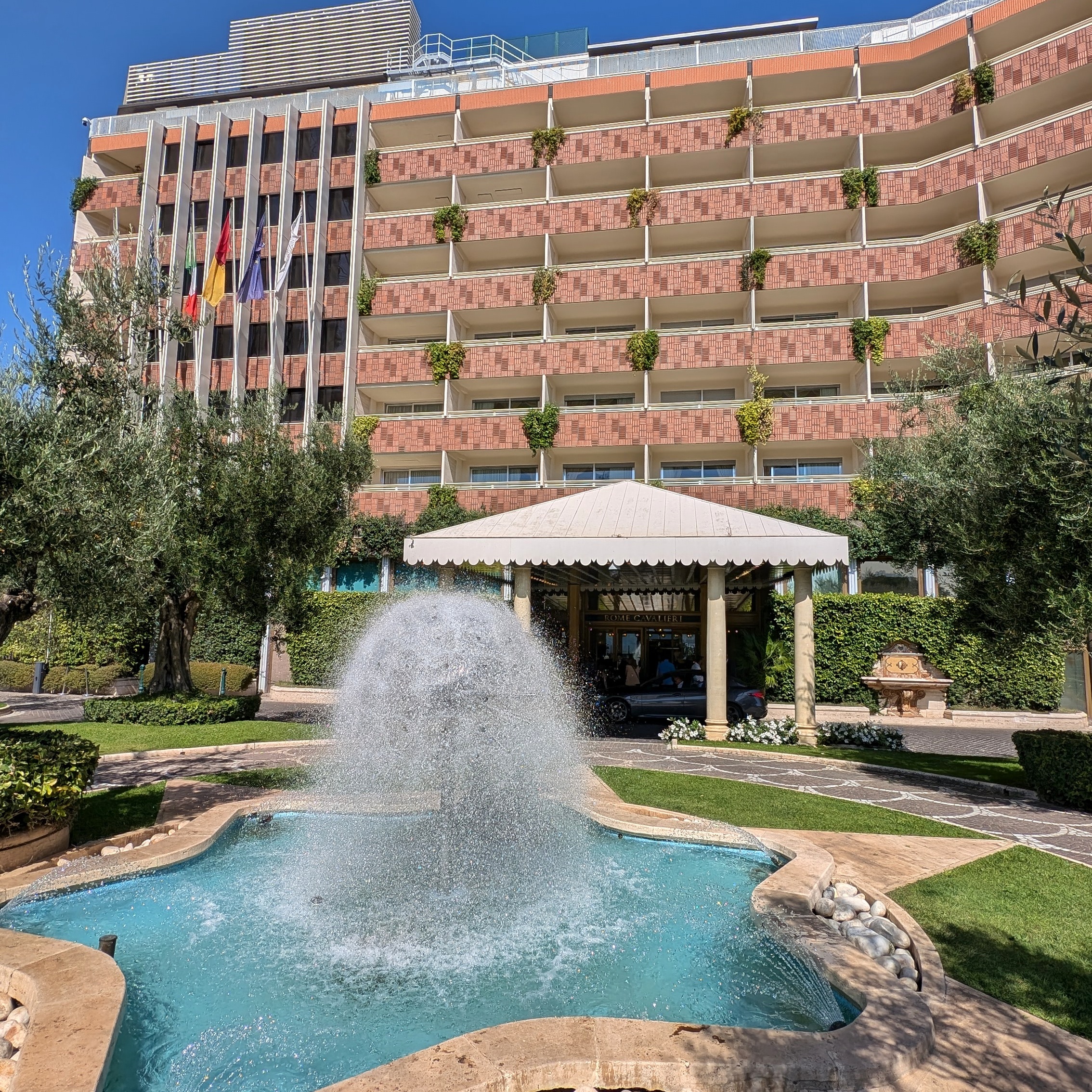 Rome Cavalieri, A Waldorf Astoria Hotel Facade