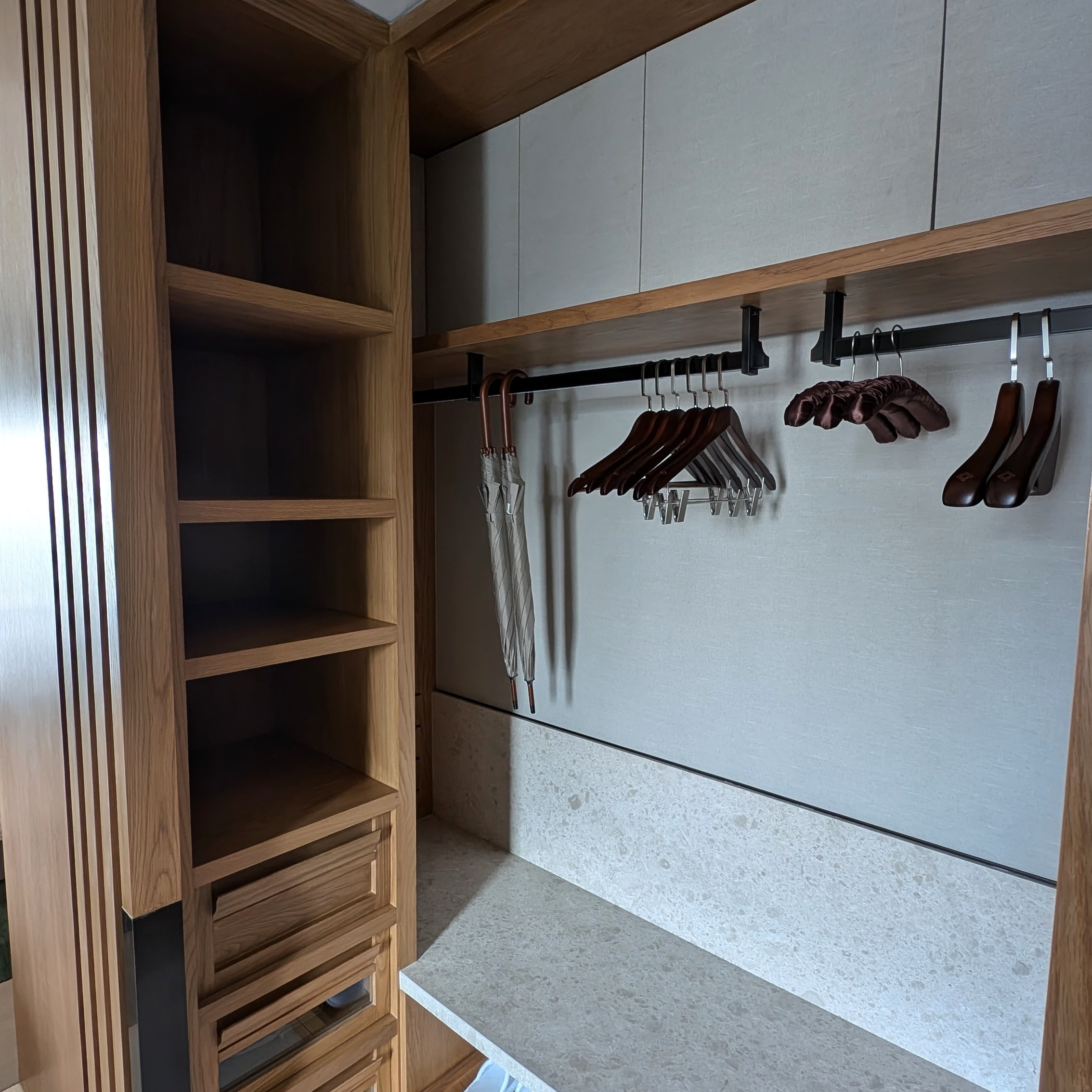 Dusit Thani Bangkok Deluxe Corner Walk-in Wardrobe