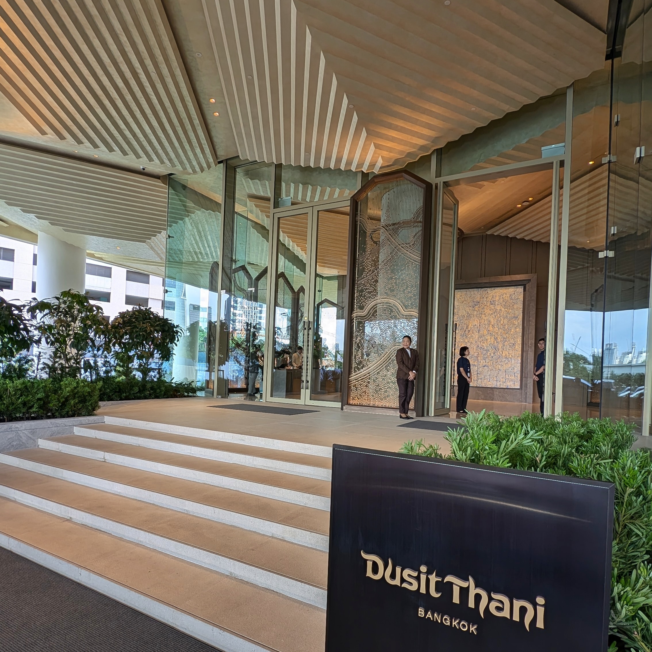 Dusit Thani Bangkok Entrance