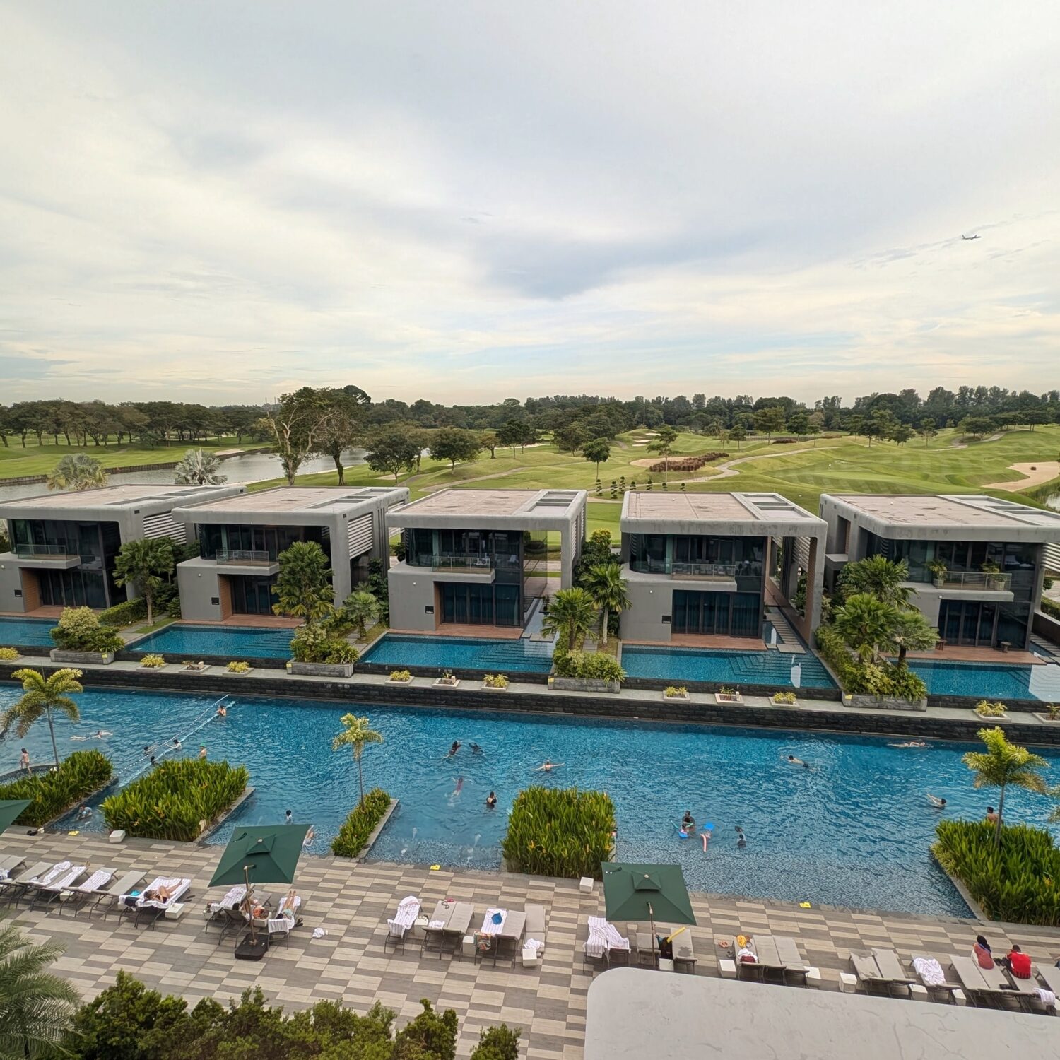 Dusit Thani Laguna Singapore Swimming Pool