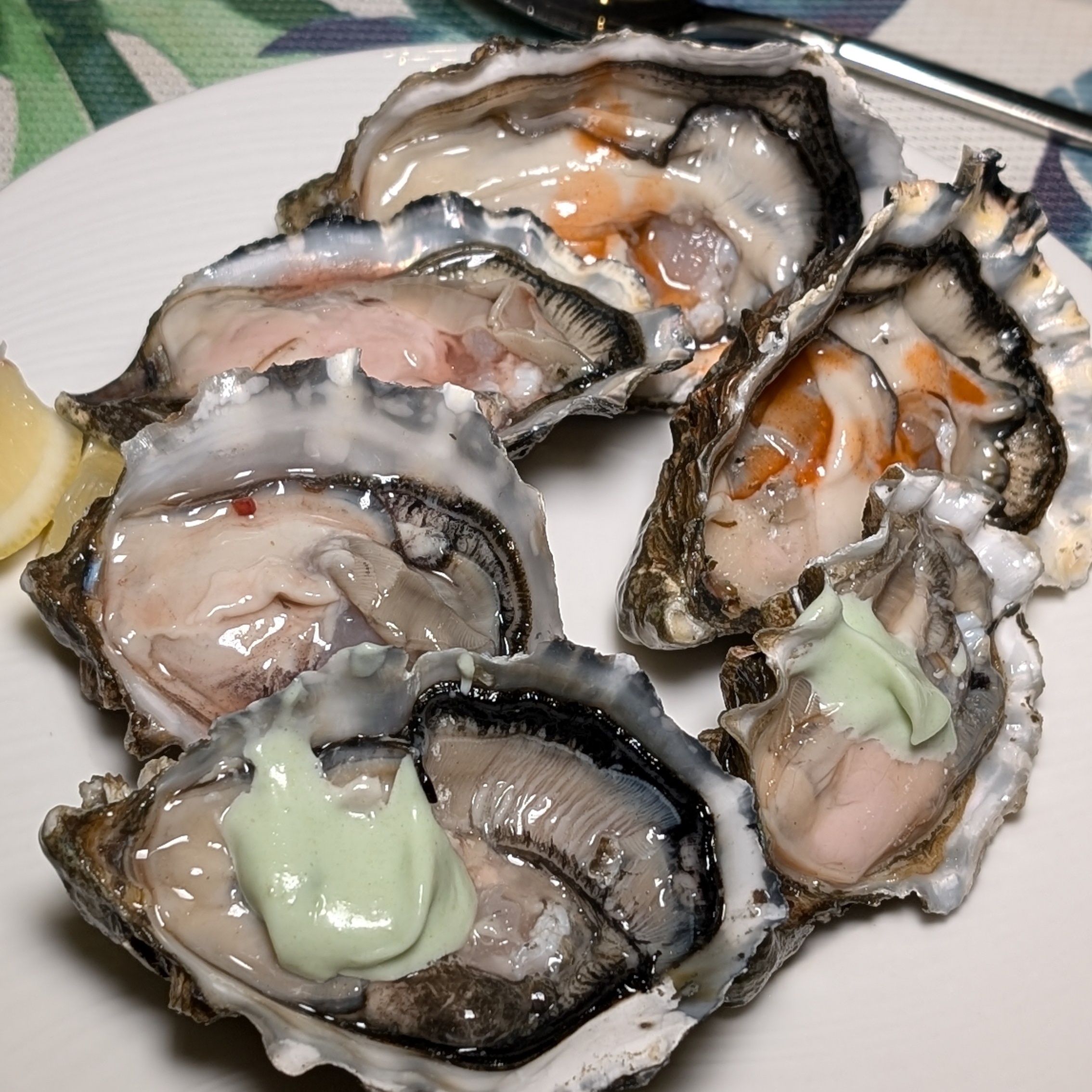 Mandarin Oriental, Singapore embu Freshly Shucked Seasonal Oysters