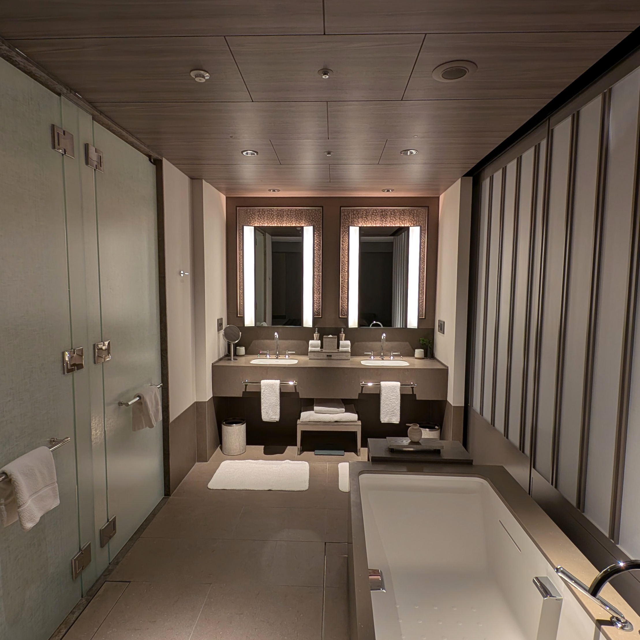 Janu Tokyo Premier Room Bathroom