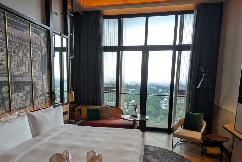 Hotel Review: Artyzen Singapore (Premium Balcony King) – Lush Hideaway with Soaring Ceilings and One Unforgettable Rooftop Pool