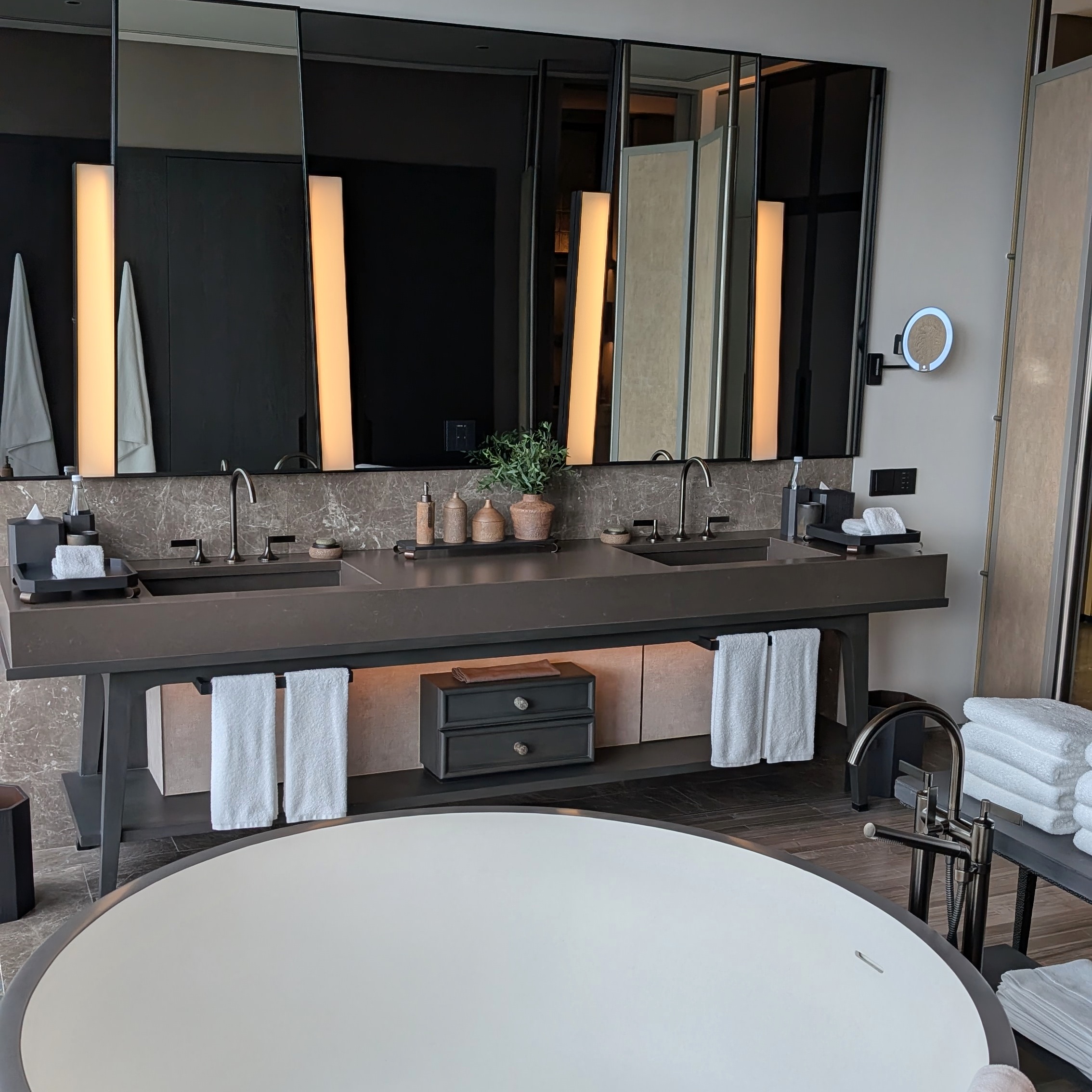 Aman Nai Lert Bangkok Corner Suite Bathroom