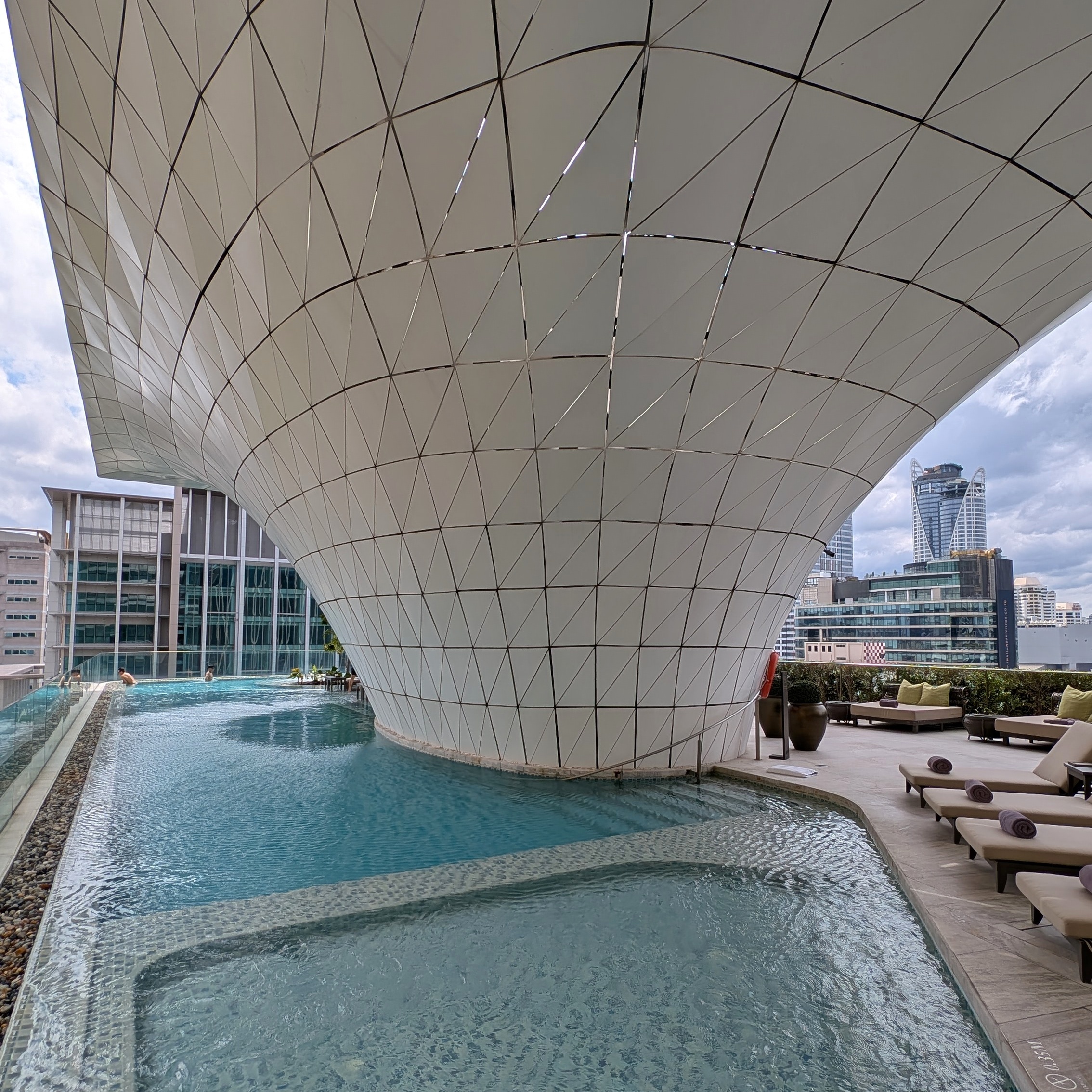 Waldorf Astoria Bangkok Swimming Pool