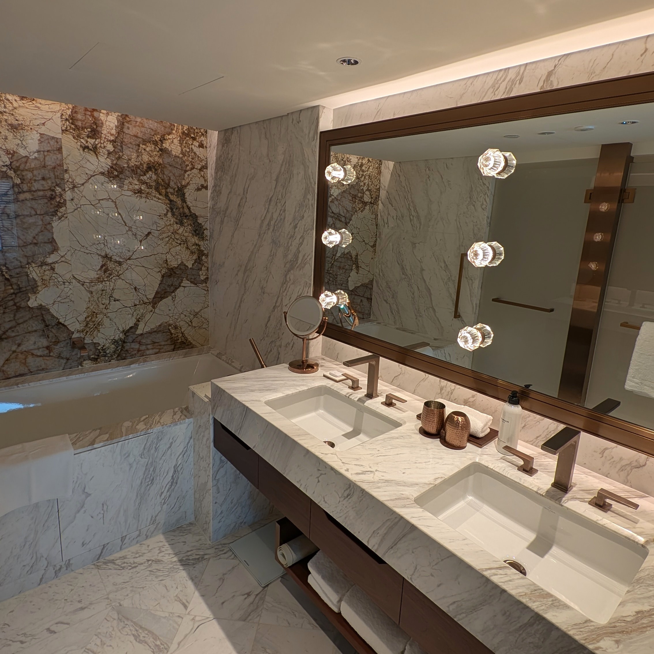 Grand Hyatt Singapore Grand Suite King Bathroom