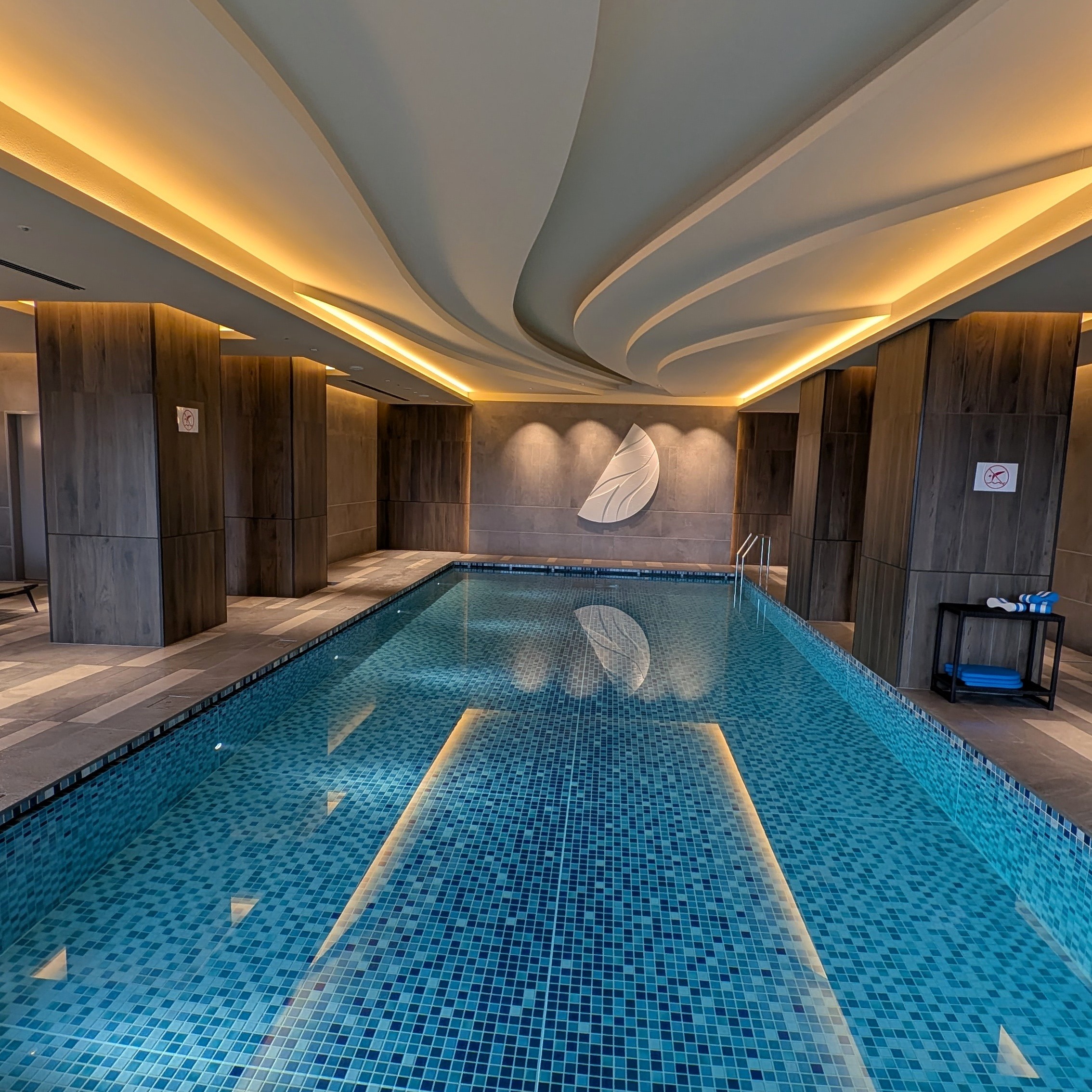 DoubleTree by Hilton Osaka Castle Indoor Swimming Pool