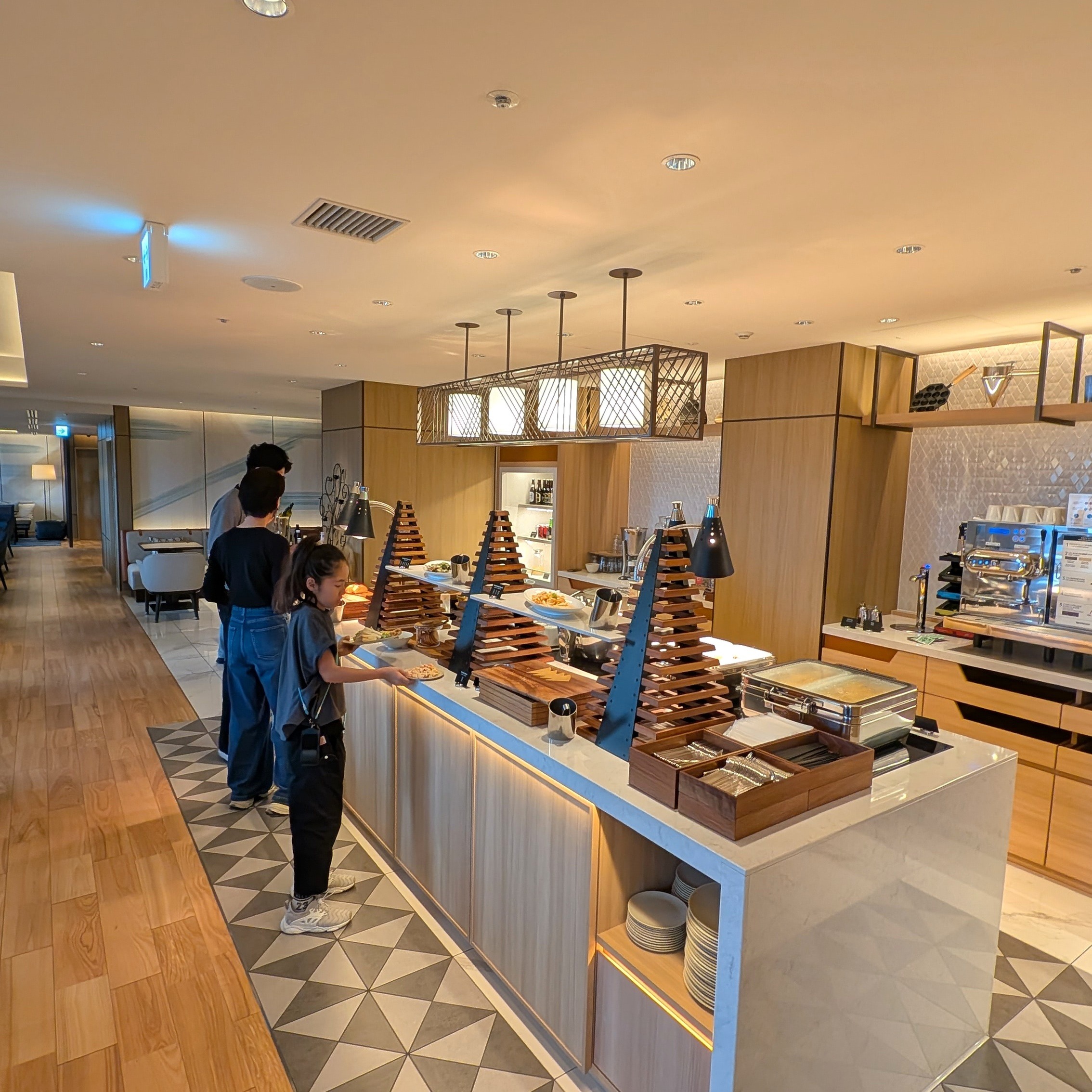 DoubleTree by Hilton Osaka Castle Executive Lounge Evening Cocktails