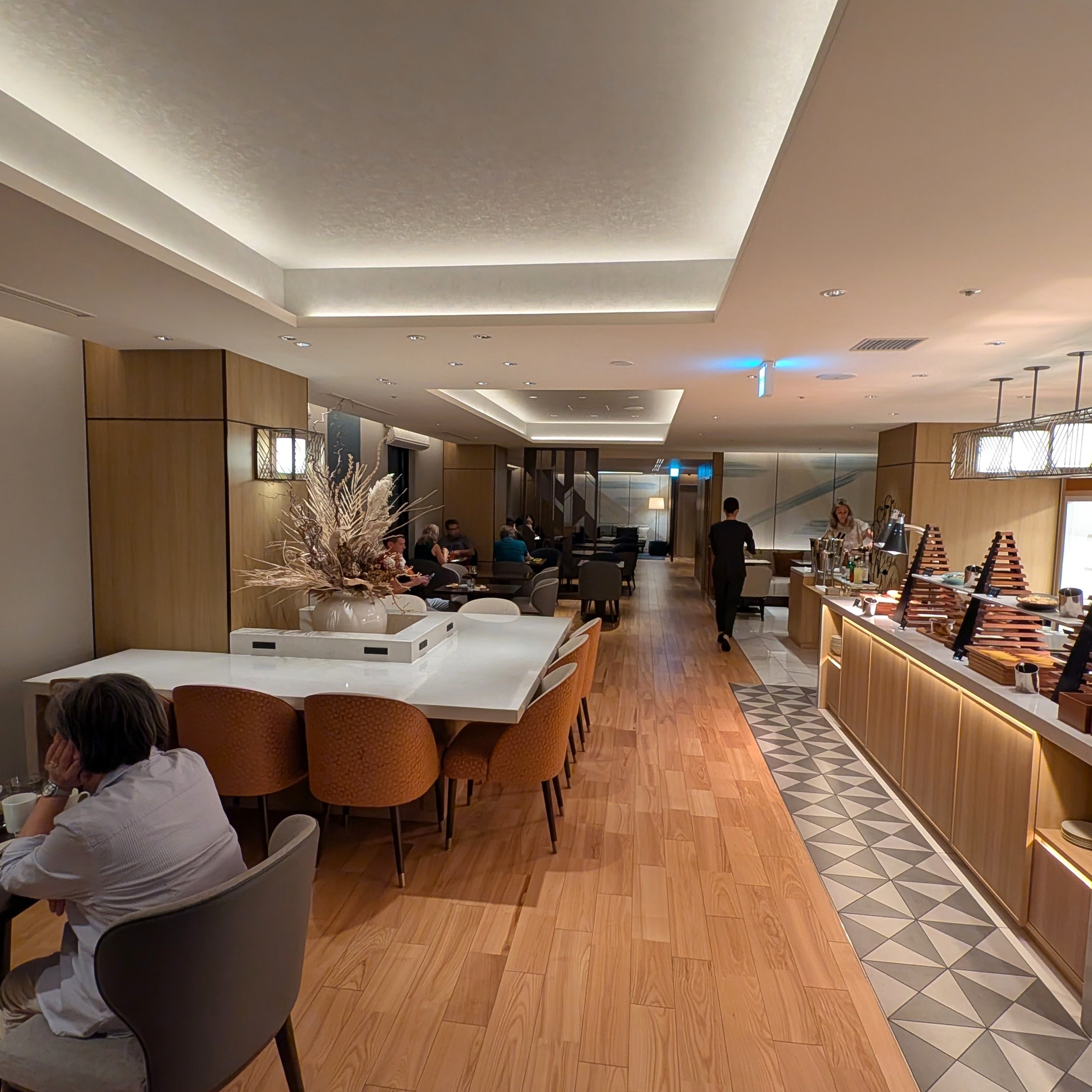 DoubleTree by Hilton Osaka Castle Executive Lounge Evening Cocktails