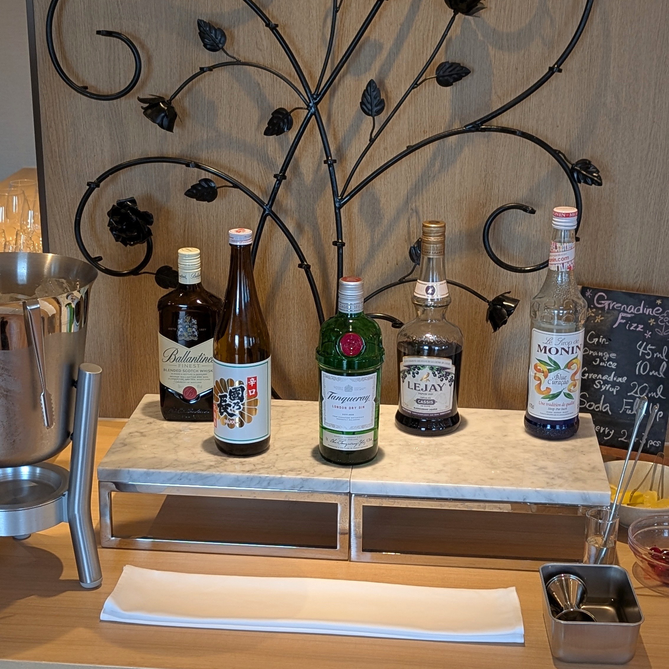 DoubleTree by Hilton Osaka Castle Executive Lounge Evening Cocktails Alcohol Spirits