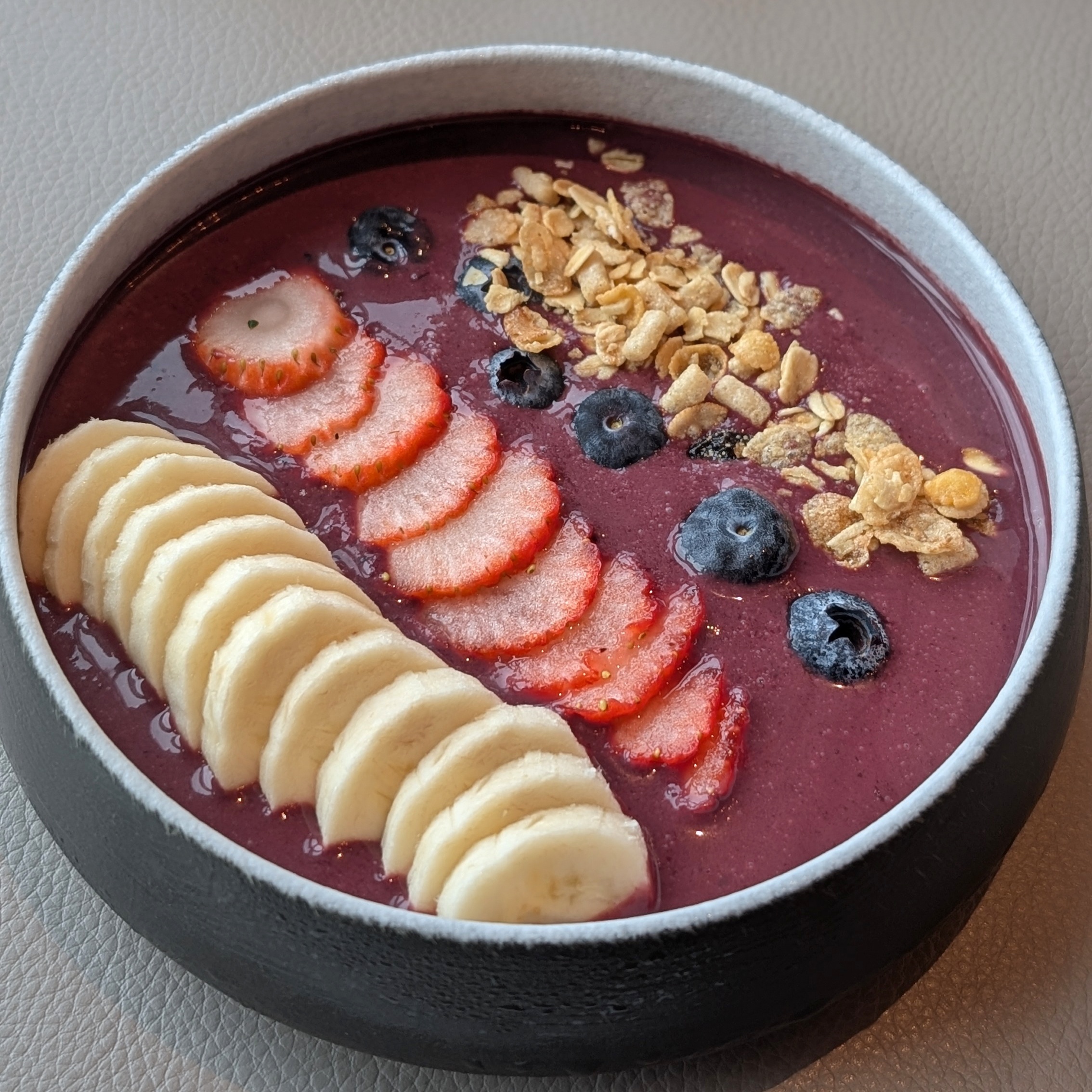 Fairmont Tokyo Kiln & Tonic Breakfast Açai Bowl