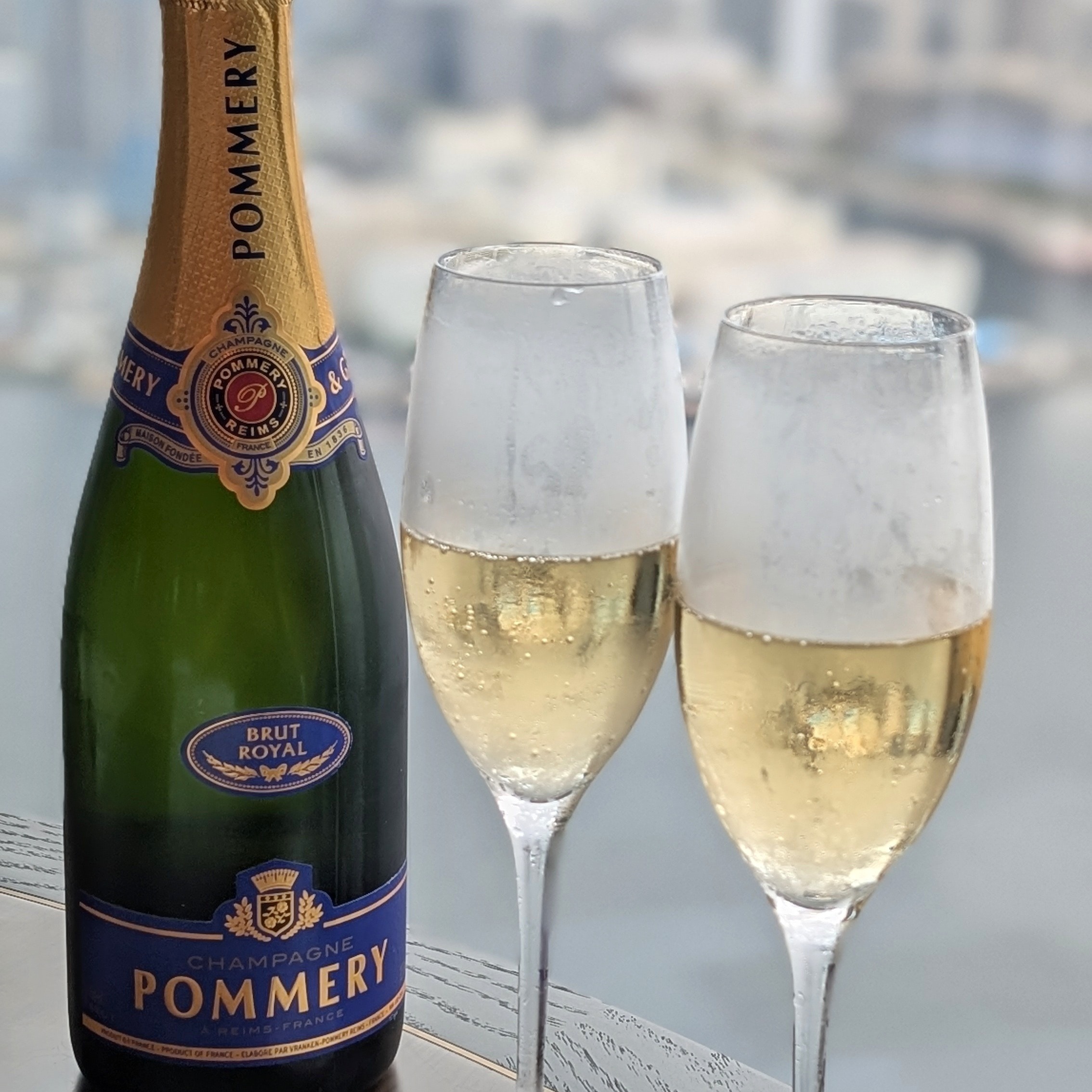 Fairmont Tokyo Fairmont Gold Lounge Pommery Brut Royal Champagne
