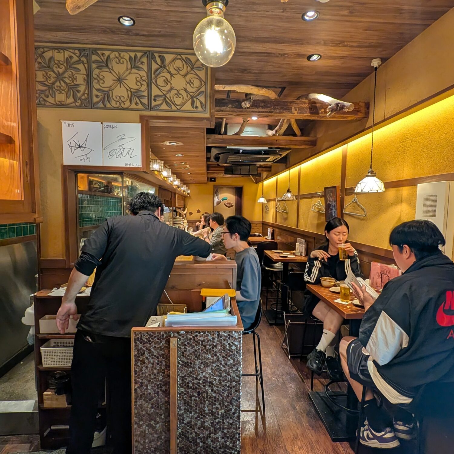 Sumibi Yakitori Kamojin Interior